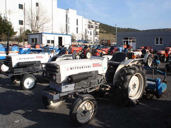 MITSUBISHI D2050 2WD