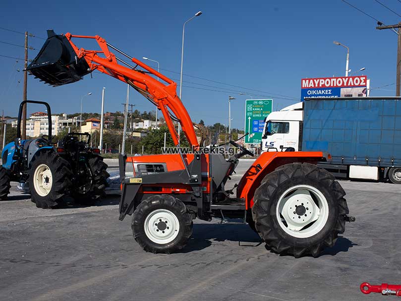 Τρακτέρ KUBOTA GL32DT με κουβά